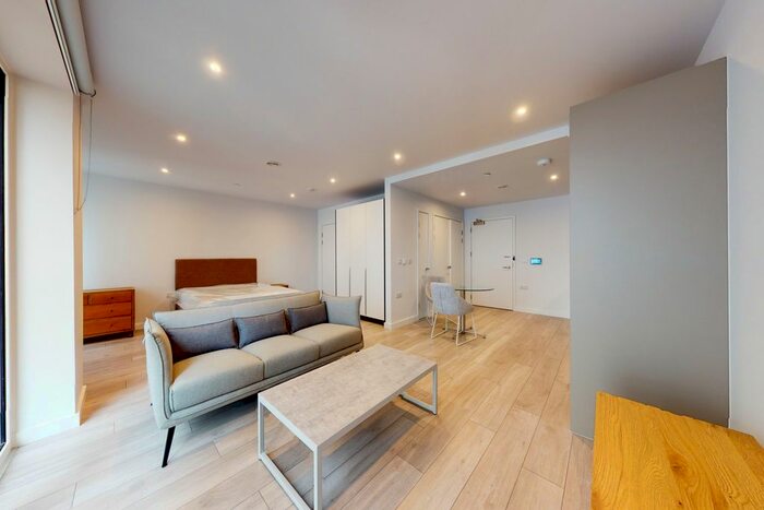 Studio To Rent In Park Central West, London, SE1