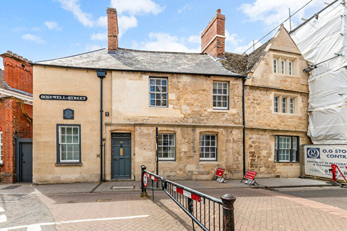 6 Bedroom Semi-Detached House To Rent In Holywell Street, Oxford, OX1