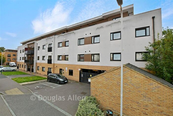 1 Bedroom Apartment For Sale In Spring Gardens, Romford, Essex, RM7
