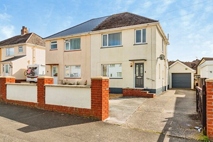 3 Bedroom Semi-Detached House For Sale In Rydon Road, Kingsteignton, Newton Abbot, TQ12