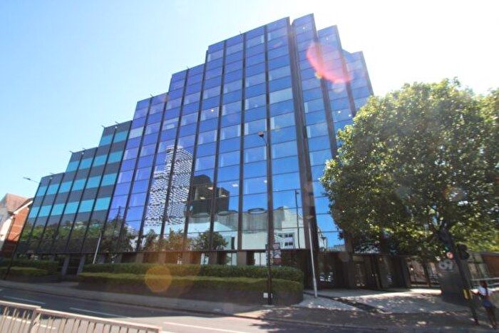 2 Bedroom Flat To Rent In Barclay Road, Croydon, CR0