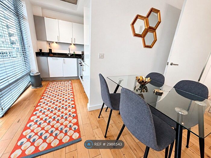 2 Bedroom Flat To Rent In Parkgate, London, N1