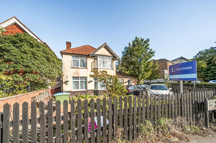 3 Bedroom Detached House For Sale In Bitterne Road West, Southampton, Hampshire, SO18