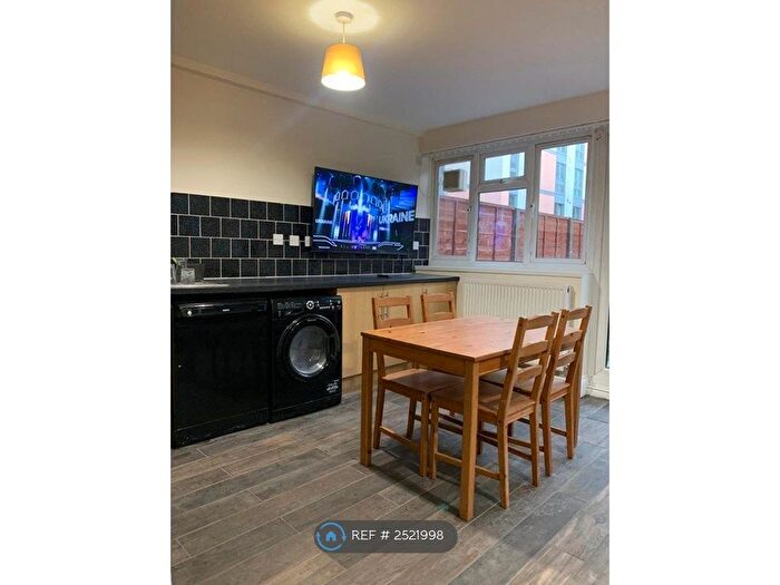 4 Bedroom Maisonette To Rent In Hambley House, London, SE16