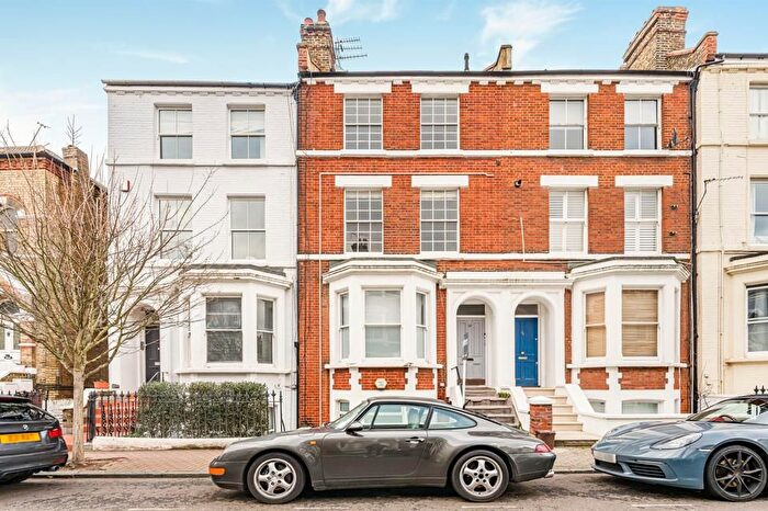 2 Bedroom Flat For Sale In Disraeli Road, Putney, SW15