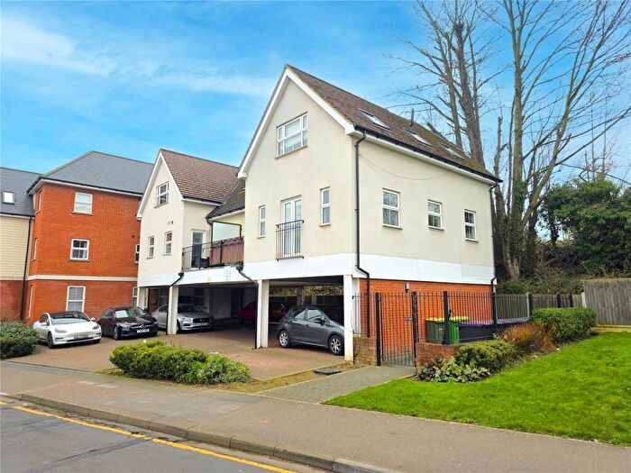 2 Bedroom Apartment For Sale In The Approach, Rayleigh, Essex, SS6