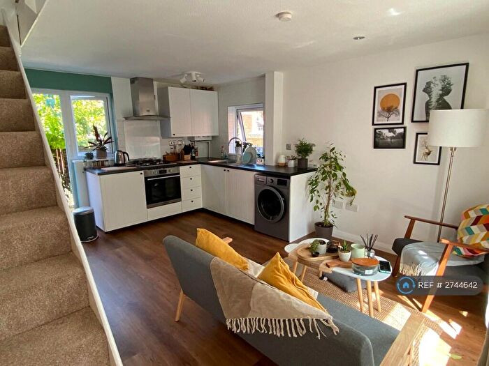 1 Bedroom Semi Detached House To Rent In Globe Pond Road, London, SE16