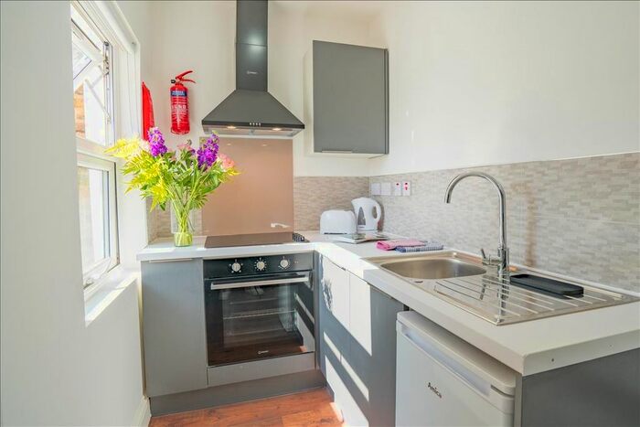 Studio To Rent In Warwick Road (/), London, SW5