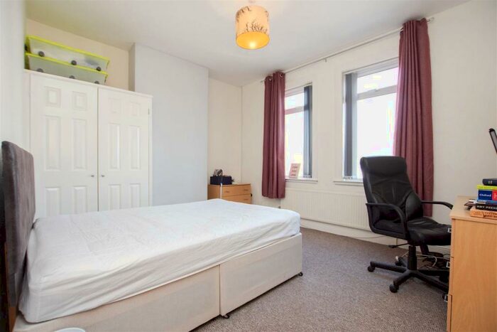 4 Bedroom House To Rent In Warwards Lane, Birmingham, B29