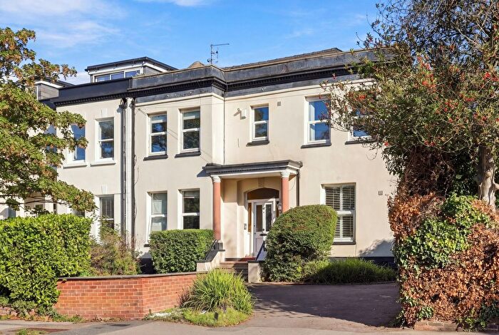 2 Bedroom Flat To Rent In Epping New Road, Buckhurst Hill, IG9