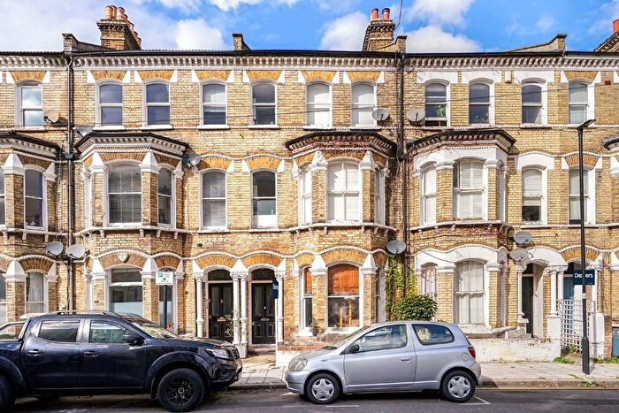 2 Bedroom Flat To Rent In Tregothnan Road, London, SW9