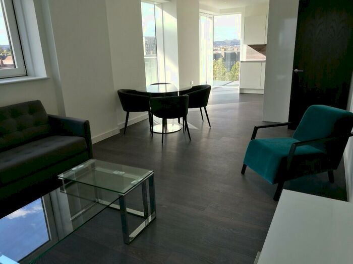 2 Bedroom Flat To Rent In Devan Grove, London, N4