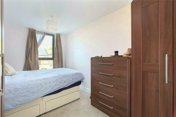 1 Bedroom Flat To Rent In Petergate, Battersea, London, SW11