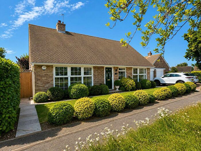 3 Bedroom Detached Bungalow For Sale In Castlereagh Green, Felpham, PO22