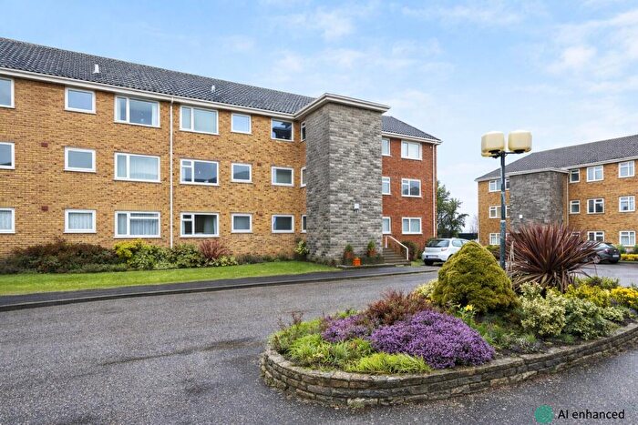 2 Bedroom Flat For Sale In Portswood Drive, Moordown, BH10