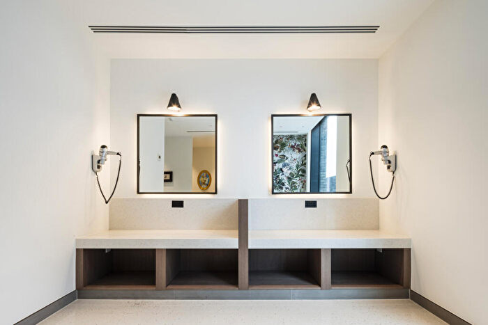 3 Bedroom Flat To Rent In Bloom West, Nine Elms Ln, Nine Elms, London, SW11
