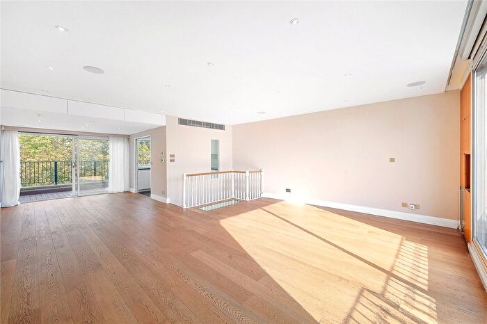 3 Bedroom Flat To Rent In Cornwall Gardens, London, SW7