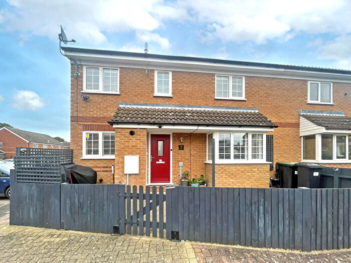 2 Bedroom Cluster House For Sale In Grosvenor Gardens, Biggleswade, SG18
