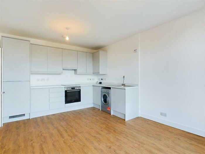 2 Bedroom Flat To Rent In Overnhill Road, Bristol, BS16