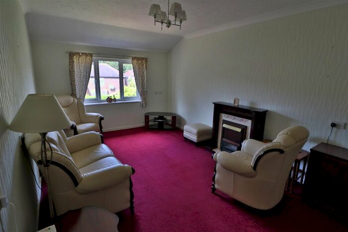 1 Bedroom Flat To Rent In Oulton Court, Grappenhall, Warrington, WA4