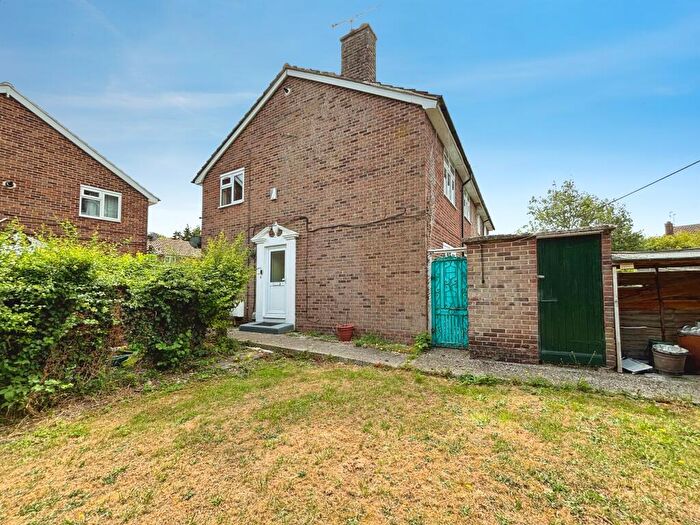 2 Bedroom Maisonette For Sale In Chester Place, Basingstoke, RG21