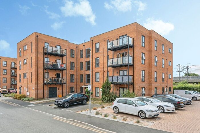 2 Bedroom Flat For Sale In Heriot Road, Rainham, Essex, RM13