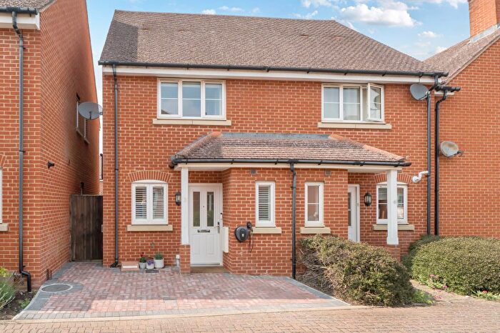 2 Bedroom Semi-Detached House For Sale In Cumnor Hill, Oxford, OX2