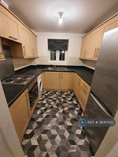2 Bedroom Flat To Rent In Watling Gardens, Dunstable, LU6