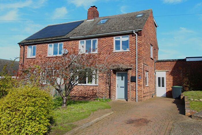 4 Bedroom Semi Detached House For Sale In Peels Place, Sandy, SG19