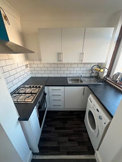 2 Bedroom Flat To Rent In Heath Park Road, Romford, RM2