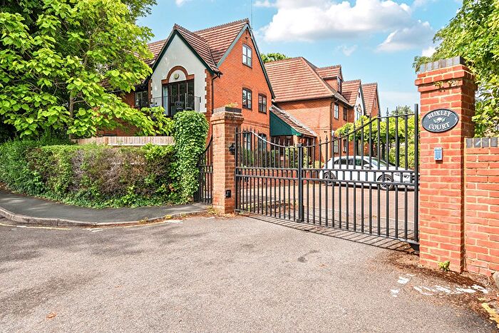 2 Bedroom Flat For Sale In West Hill Road, Woking, Surrey, GU22