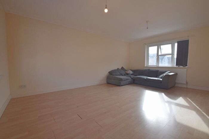 1 Bedroom Flat To Rent In Llanbleddian Gardens, Cathays, CF24