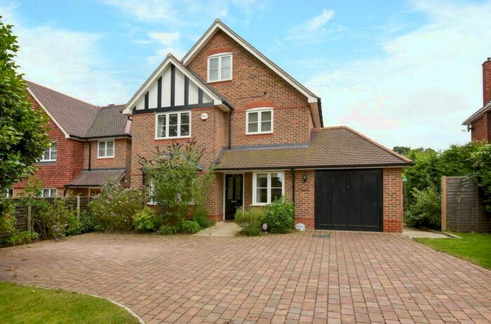 4 Bedroom Detached House To Rent In East Hill, Woking, GU22