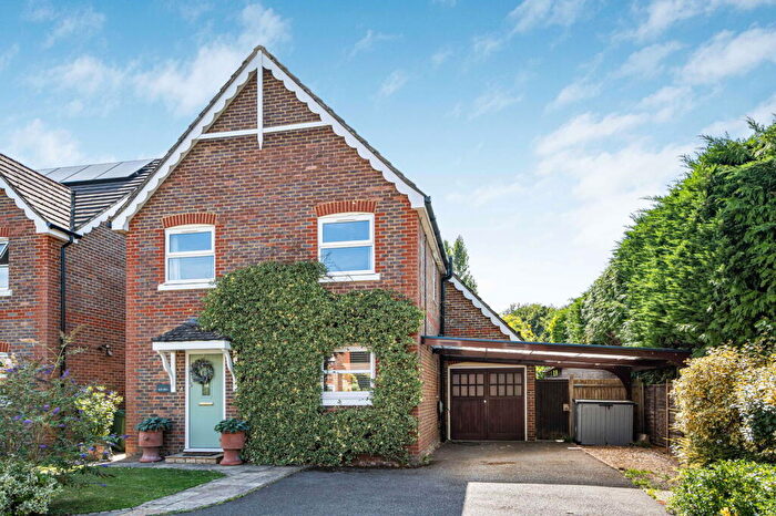 4 Bedroom Detached House For Sale In Heatherside Close, Little Bookham, KT23
