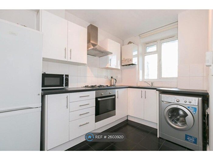 3 Bedroom Flat To Rent In Halling House, London, SE1