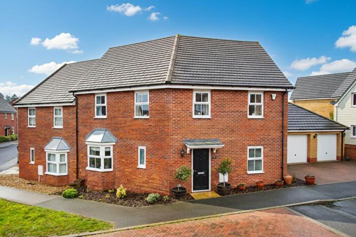 3 Bedroom Semi Detached House For Sale In Allan Bedford Crescent, Queens Hills, Norwich, NR8