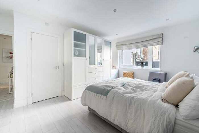 2 Bedroom Flat For Sale In Drayton Gardens, London, SW10