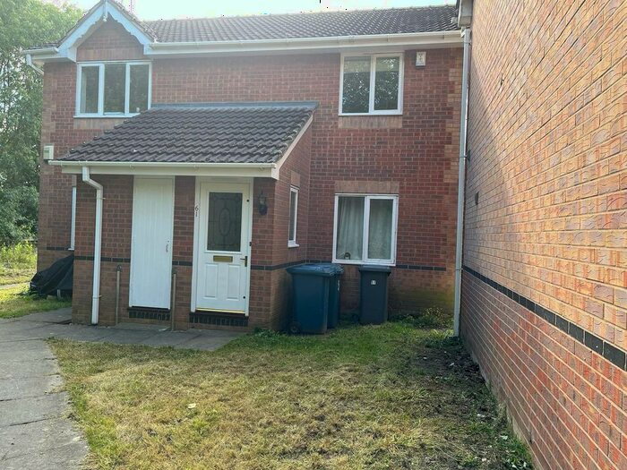 2 Bedroom Maisonette To Rent In Syon Park Close, Nottingham, NG2