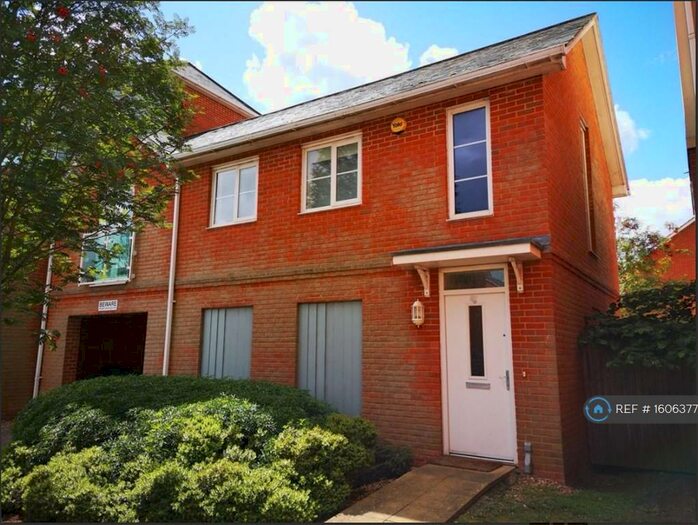 2 Bedroom Flat To Rent In Reynolds Avenue, Redhill, RH1