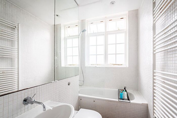 1 Bedroom Flat For Sale In Dalston Lane, London, E8