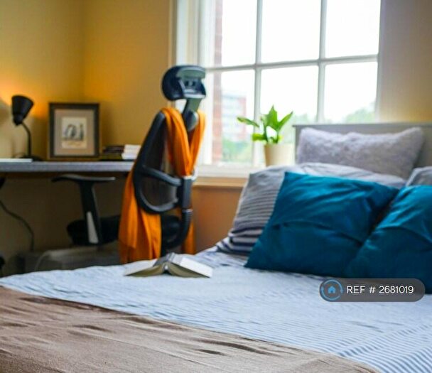 6 Bedroom Terraced House To Rent In Crescent, Salford, M5