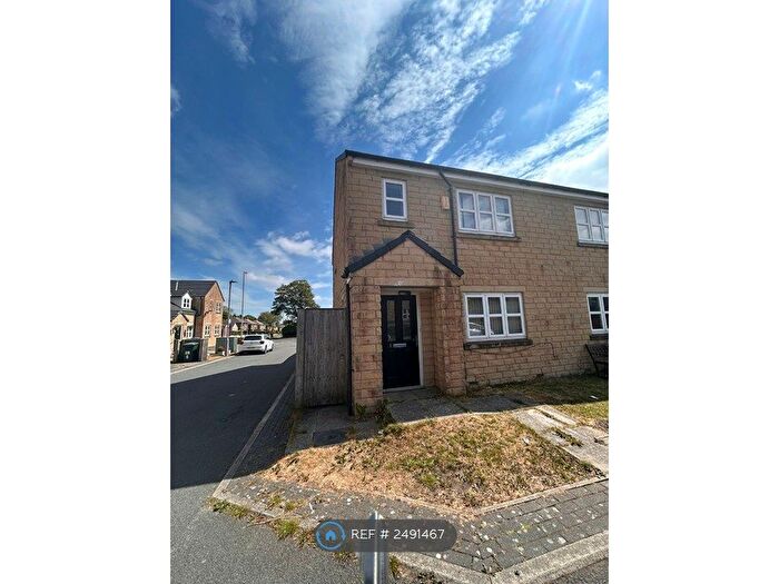 4 Bedroom Semi-Detached House To Rent In Cooper Mews, Bradford, BD6