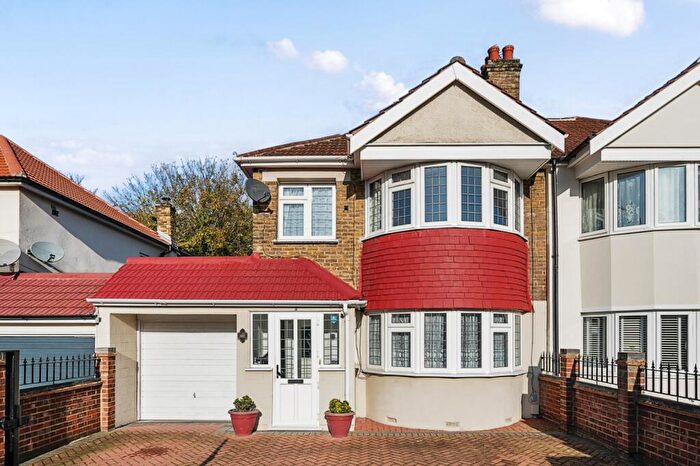 3 Bedroom Semi-Detached House To Rent In Okehampton Crescent Welling, DA16