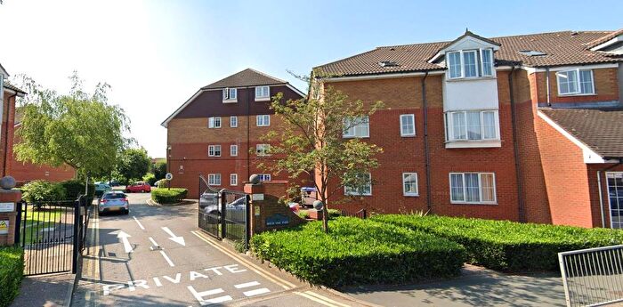 1 Bedroom Property To Rent In Holm Oak Park, Hagden Lane, Watford, WD18