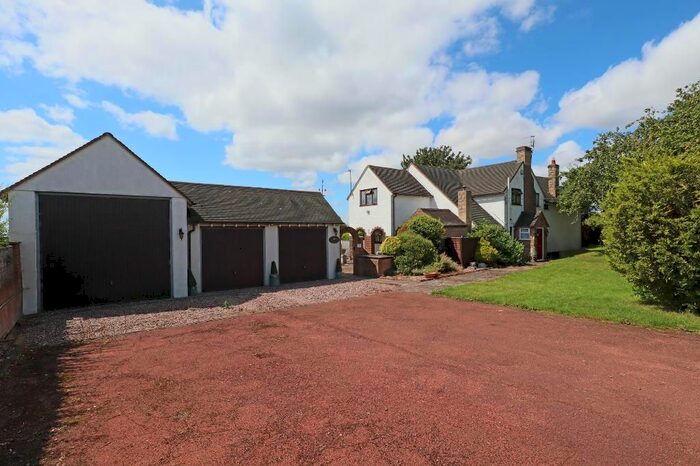 4 Bedroom Detached House For Sale In Yarlet Lane, Stafford, Staffs, ST18