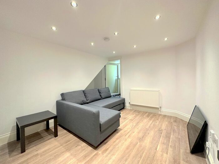1 Bedroom Flat To Rent In Lavender Hill, Clapham, SW11