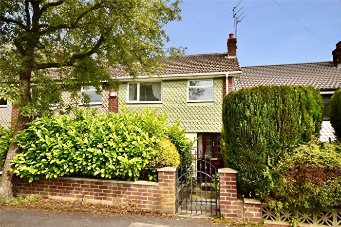 3 Bedroom Town House For Sale In Wetherby Drive, Royton, Oldham, Greater Manchester, OL2