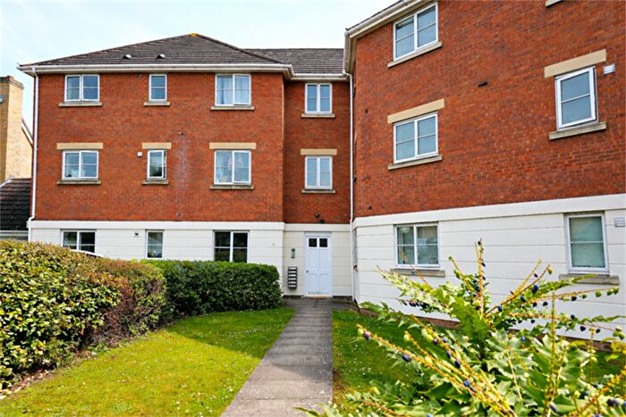 2 Bedroom Flat For Sale In Mayflower Road, RM16