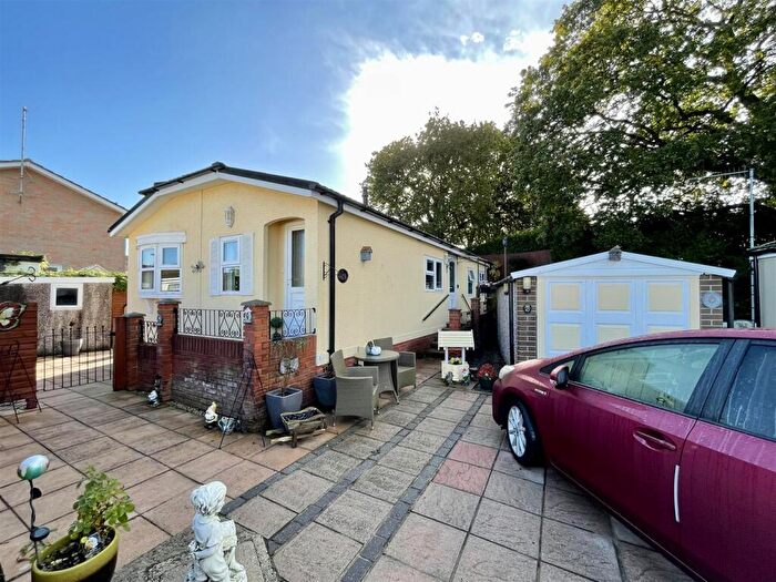2 Bedroom Mobile Home For Sale In Chris Crescent, Upton, Poole, BH16