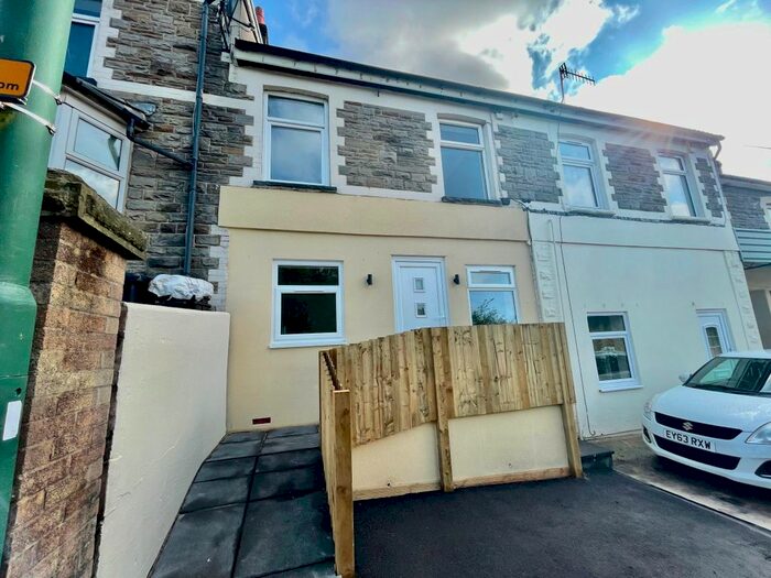 2 Bedroom Flat To Rent In Alexandra Road, Six Bells, Abertillery, NP13